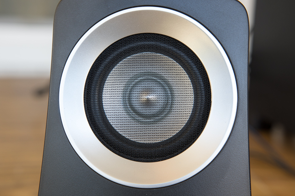 Logitech Z313 2.1 Speaker System Overview and Test 